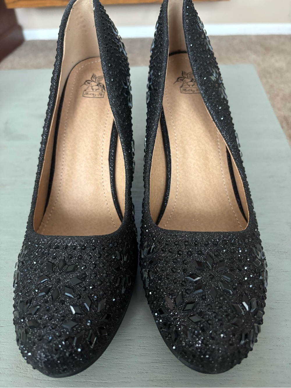 Women's Black Embellished Evening Pumps